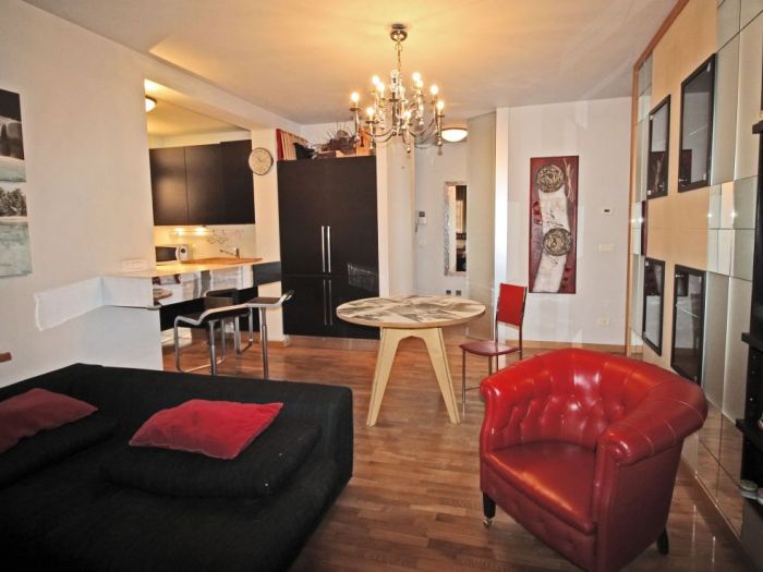 Archisio - Diletta Evangelisti - Progetto Bilocale con dettagli in vetro e metallo argento