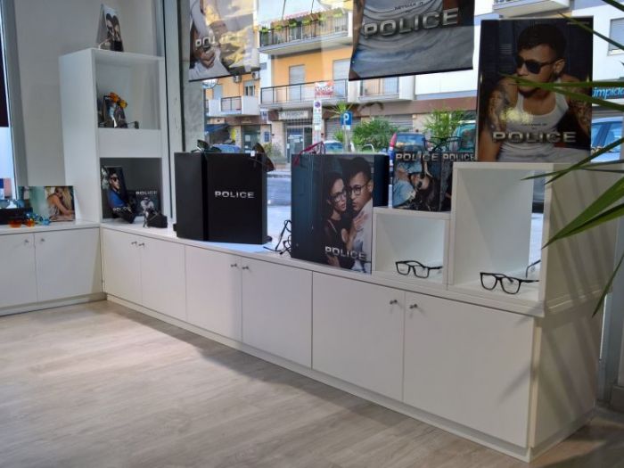 Archisio - Salvatore Bottone - Progetto Arredamento negozio di ottica