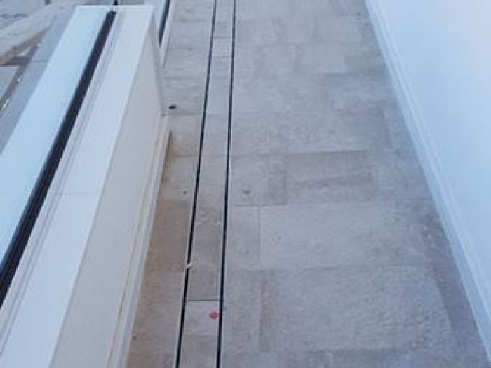 Archisio - Malagrida Group Srl Canalina Infinity - Progetto Parapetto trasparente