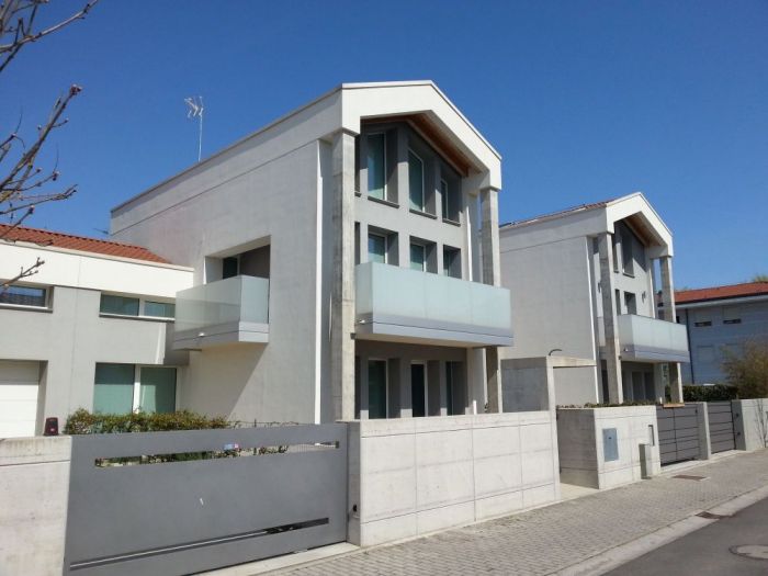 Archisio - Giorgio Mauro - Progetto Progetto di una casa a schiera per tre unit abitative