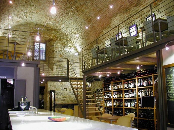 Archisio - Architectural Make Up - Progetto Restauro ed arredamento di un bastione medioevale del 1100Cantina wine bar - piazza del sale- mura medicee di grosseto