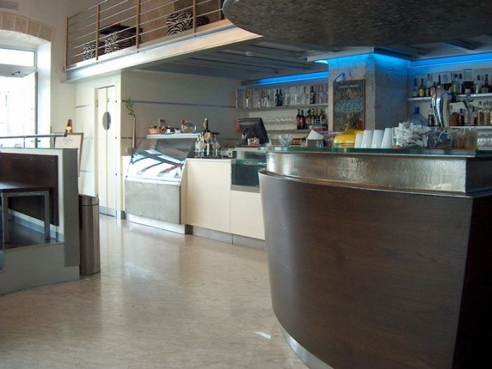 Archisio - Lorenzo Maria Antonello Gerardi - Progetto Ristrutturare con il loftal 42 bar mola di bari