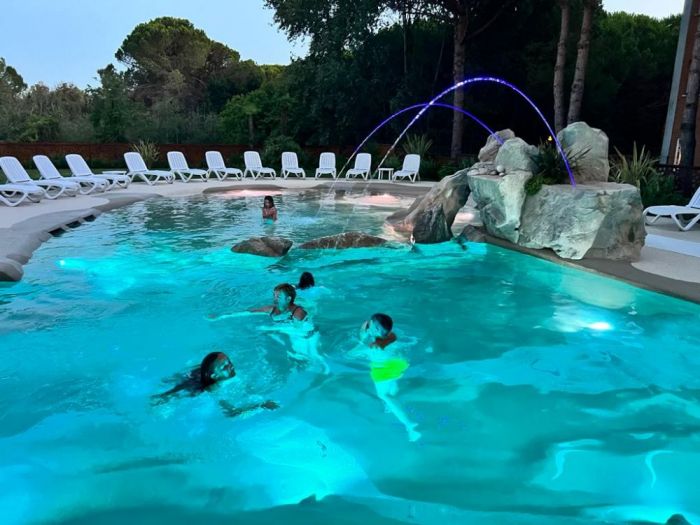 Archisio - Forme Dacqua - Progetto Giochi dacqua in piscina katja resort bosco canoro bibione ve