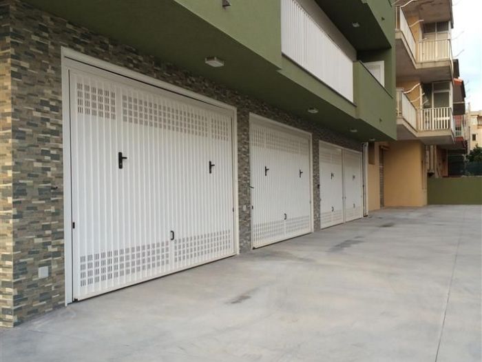 Archisio - Serramenti Puglisi srl - Progetto Porte basculanti e porte sezionali