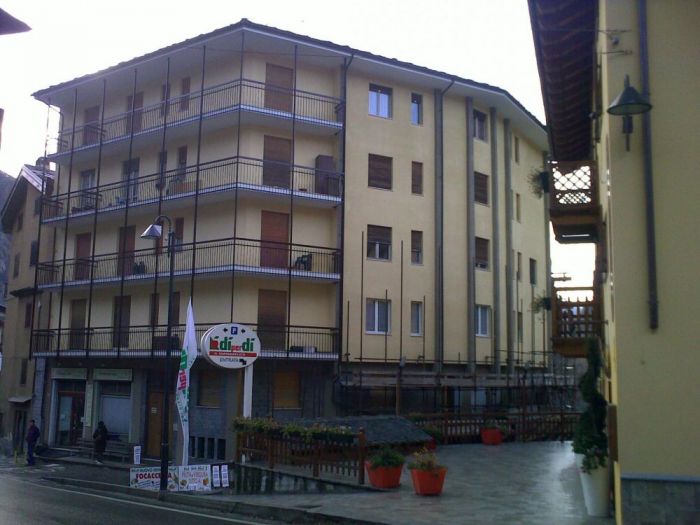 Archisio - Bandiera Carmelo - Progetto Restauro condominio su facciata