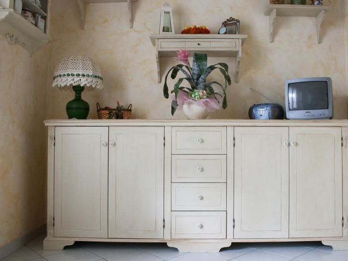 Archisio - Onda Arredamenti - Progetto Tavolini sedie mensole armadi arredo casa e rivestimento in legno per yacht