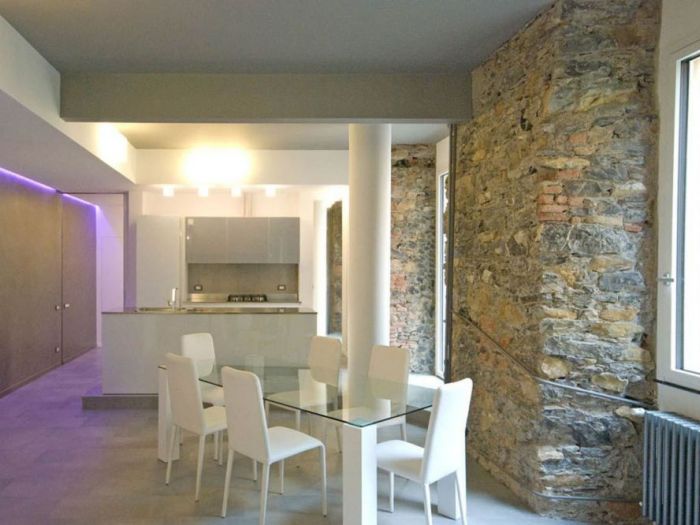 Archisio - Roberto Silvestri - Progetto Pietra acciaio e led una casa dai contrasti vivi