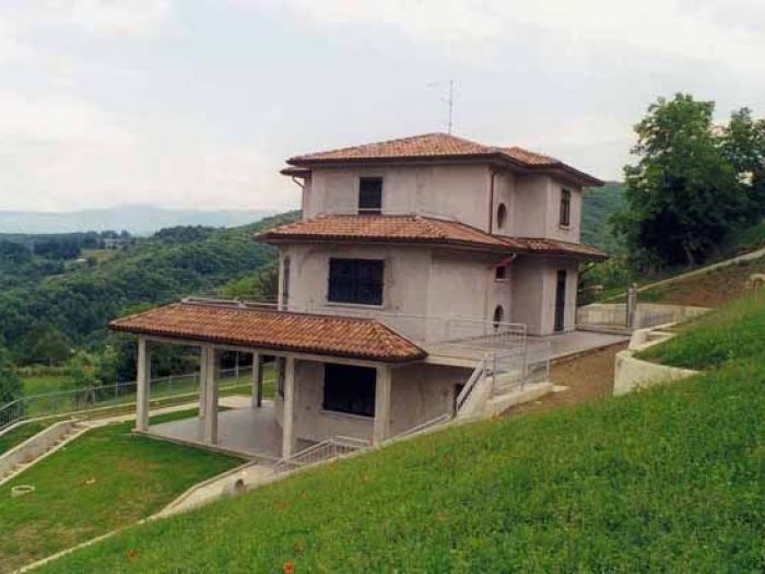 Archisio - Impresa Ferri Del Geom Lazzaro Ferri - Progetto Realizzazione ville