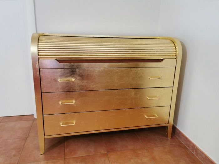 Archisio - Cinzia Stucchi - Progetto Mobile in legno di ciliegio rivestito in foglia oro