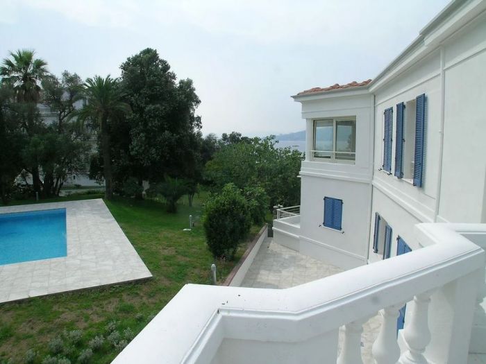 Archisio - Alberto Albeggiani - Progetto Cap dantibes - costa azzurra