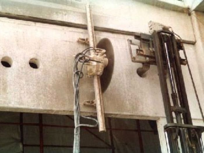 Archisio - Demolizione Controllata Cardone - Progetto Carotaggio per passaggio di tubature e taglio su pannelli prefabbricati con asportazione intera parete