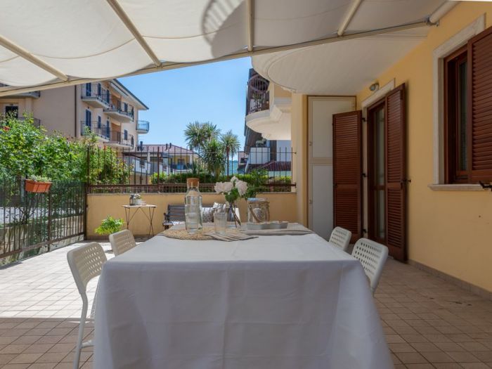 Archisio - Arianna Di Carlantonio Habitathomestaging - Progetto warm neutrals home staging