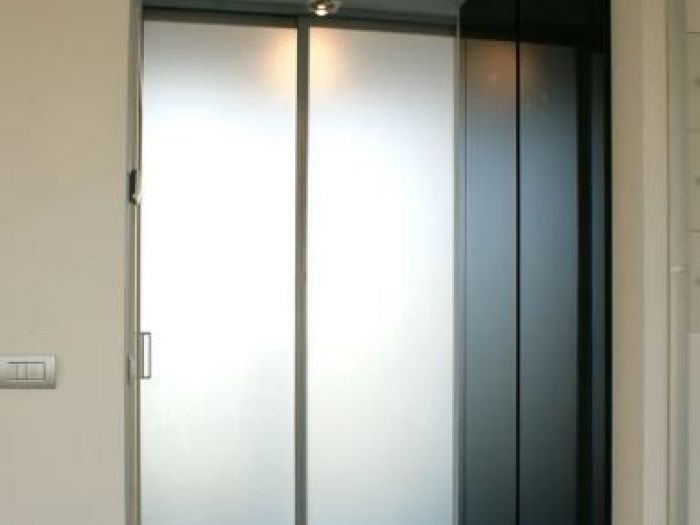 Archisio - Gaia Brunello Photohomestaging - Progetto Appartamento a milano - spazi contenitori e giochi di trasparenze