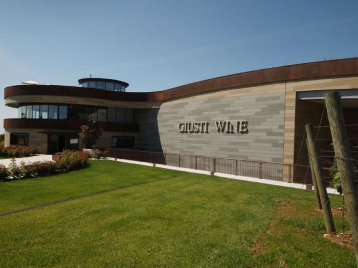 Archisio - Forme Dacqua - Progetto Parete dacqua cantina giusti dal col