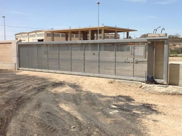 Archisio - Serramenti Puglisi srl - Progetto Cancelletti estensibili e cancelli