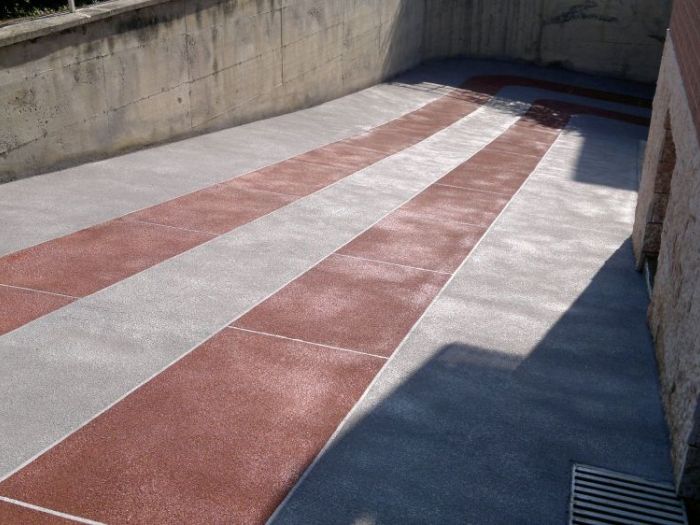 Archisio - Costruzioni Trivellato Di Mauro Trivellato C Snc - Progetto Intonaci stampati pavimentazioni esterne in deco spray pavimentazioni e rivestimenti in microcemento paratie a tenuta stagna rocce artificiali