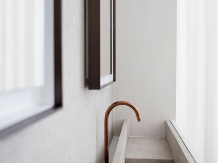 Archisio - Grassi Pietre - Progetto Less is more attico in stile minimal ad anversa