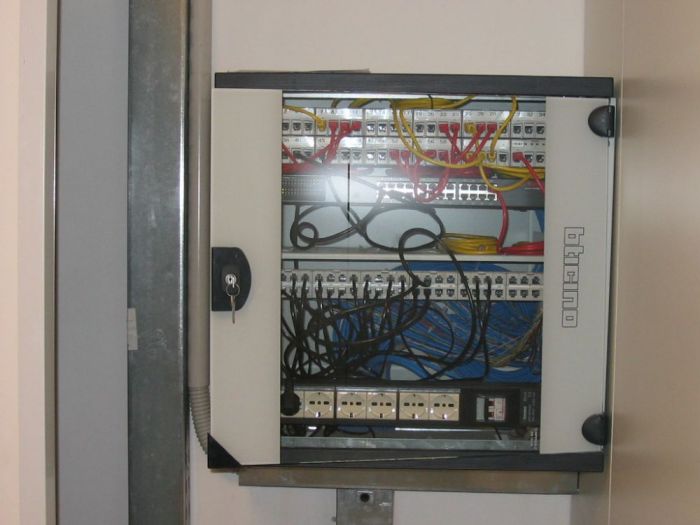 Archisio - Modernaluce Impianti Elettrici - Progetto 2005 lissone ufficio terziario