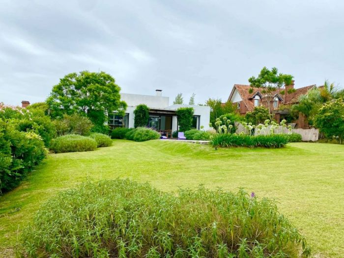 Archisio - Claudia Dibbe Piazza - Progetto Storica dellarte ed ingegnere agronomo Paesaggismo e home decor counselling