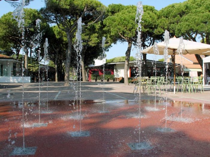 Archisio - Forme Dacqua - Progetto Fontana a pavimento - camping union lido