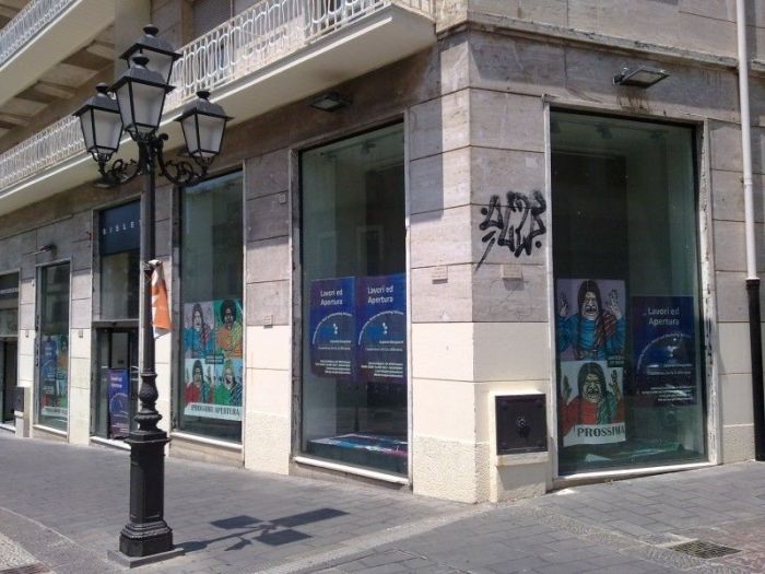 Archisio - Errico Gaglianese - Progetto Realizzazione punti vendita benetton e sisley di catanzaro