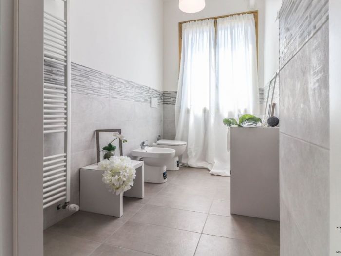 Archisio - Marina Ghedini - Progetto Home staging full con mobili di cartone