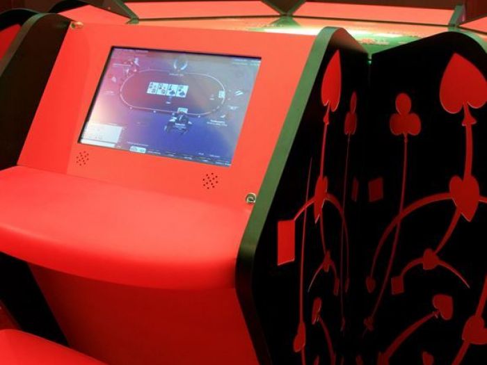 Archisio - Vincenzo Bafunno - Progetto Tavolo poker digitale