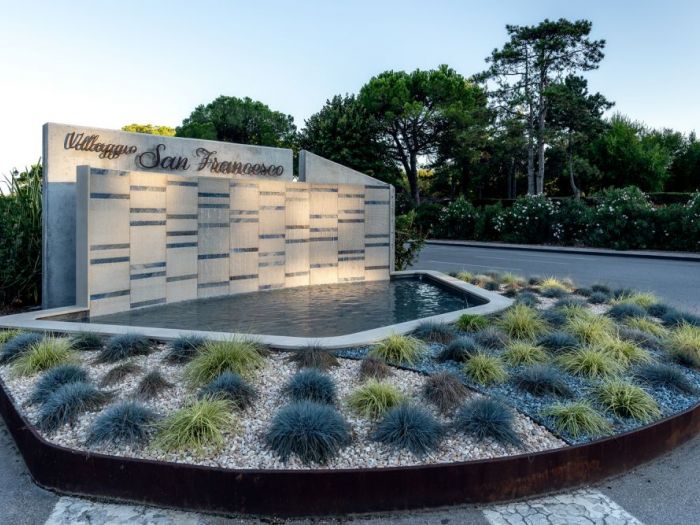 Archisio - Forme Dacqua - Progetto Parete dacqua - centro vacanze villaggio san francesco caorle