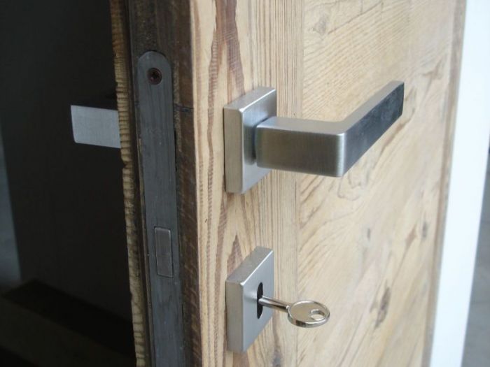 Archisio - Il Noce srl - Progetto Porte in legno di recupero