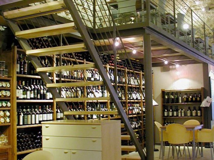 Archisio - Architectural Make Up - Progetto Restauro ed arredamento di un bastione medioevale del 1100Cantina wine bar - piazza del sale- mura medicee di grosseto