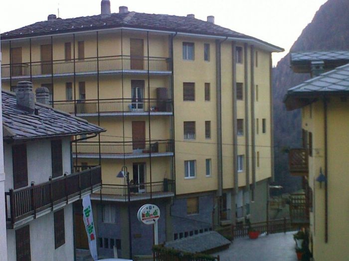 Archisio - Bandiera Carmelo - Progetto Restauro condominio su facciata