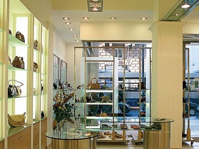 Archisio - Salvatore Bottone - Progetto Arredamento di negozio calzature e borse