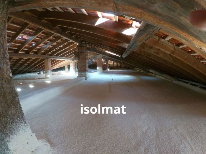 Archisio - Isolmat srl - Progetto Isolamento schiumatura sottotetto calpestabile protegge da infiltrazioni