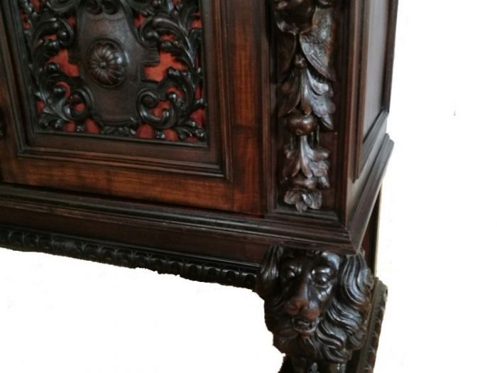 Archisio - Cmb Cattaneo Bruno Mobili - Progetto Credenza noce intagliata rinascimento con stemmi leoni