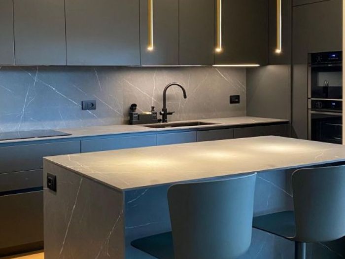 Archisio - Serena Martini - Progetto Dark kitchen - eleganza e contrasti materici