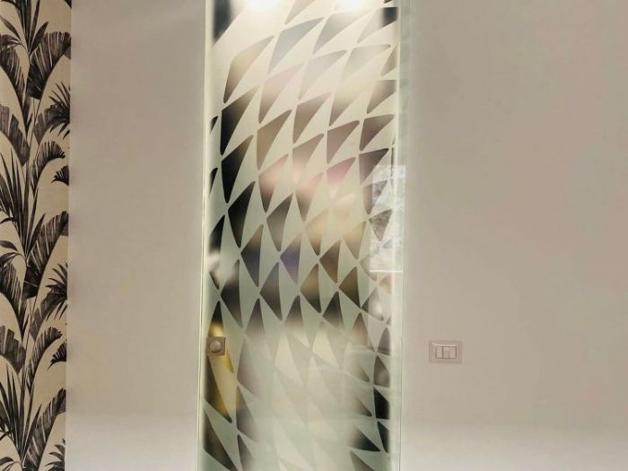 Archisio - Vetreria Vecciarelli Srl - Progetto Porte in vetro satinate