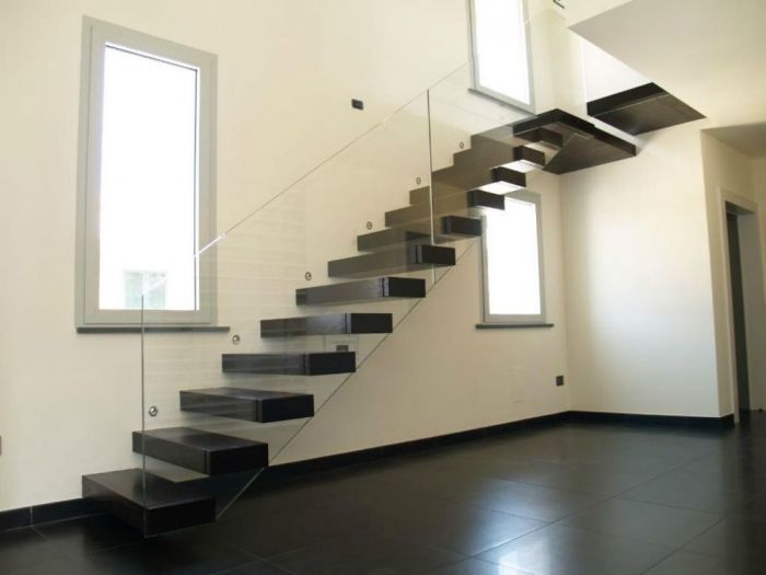 Archisio - Tecno Plus Snc - Progetto Scala a sbalzo in legno e cristallo