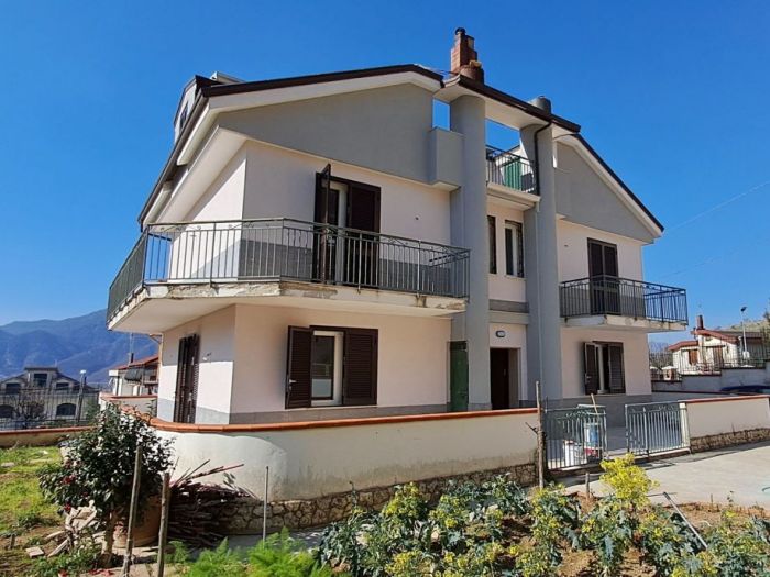 Archisio - Michele Mele - Progetto Restyling di una villa bifamiliare stile contemporaneo