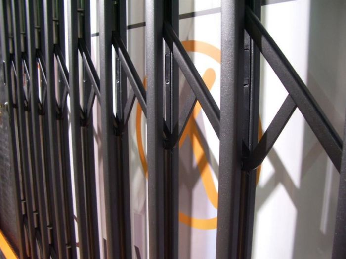 Archisio - Serramenti Puglisi srl - Progetto Cancelletti estensibili e cancelli