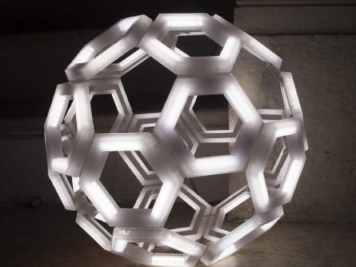 Archisio - Luca Fioranelli - Progetto C60 lampada da appoggio