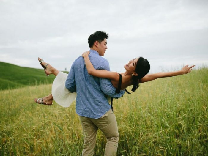 Archisio - Beatrice Moricci Fotografa - Progetto Fotografo di fidanzamento in val dorcia toscana
