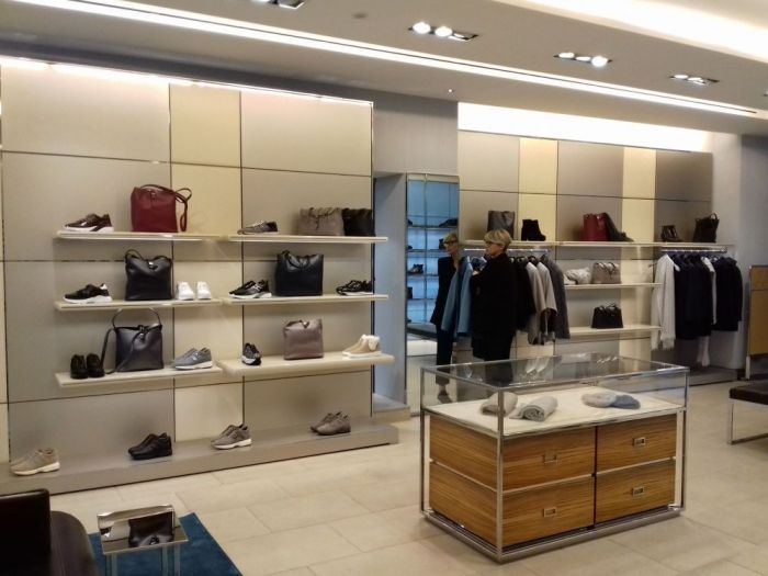 Archisio - Bravo Servizi Aziendali Di Bravo Maurino - Progetto Arredamento interno negozio pavin