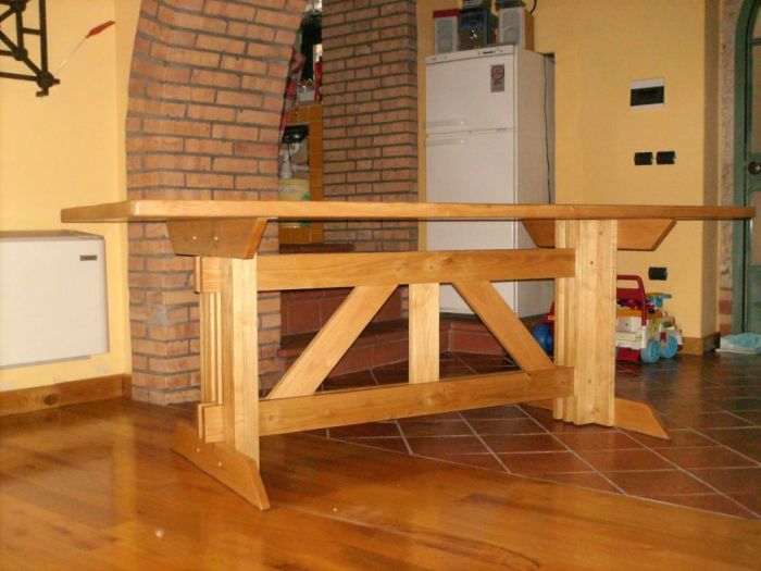 Archisio - Falegnameria Salvioli - Progetto Tavolo in legno chiaro