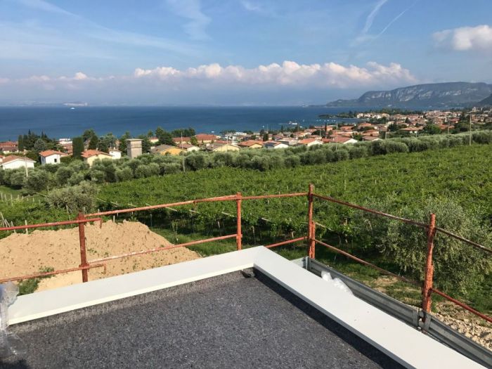 Archisio - Protego srl - Progetto Villa panoramica con tetto in soluzione giardino a basso spessore