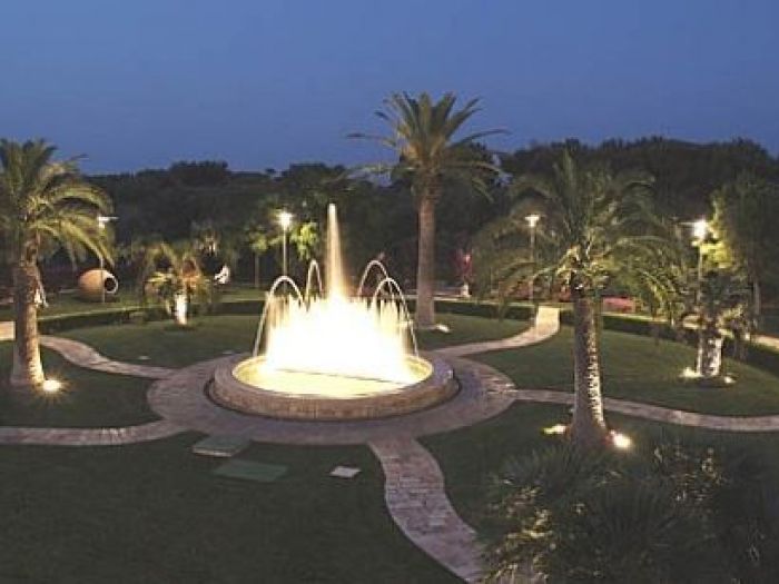 Archisio - Francesco Ruffini - Progetto Progetto direzione lavori e arredamento di un hotel prestigioso a ridosso della nota costa rocciosa di polignano a mare realizzato dagli architetti francesco ruffini e margherita quinto