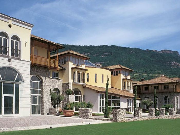 Archisio - Roberto Bardelli - Progetto Bar ristorante e discoteche