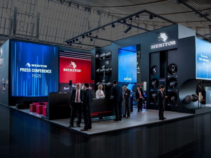 Archisio - Carmadesign srl - Progetto Meritor exhibition vertical display