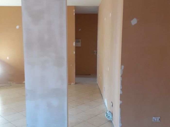 Archisio - Mani Srl Ristrutturazini - Progetto Tinteggiatura e posa in opera pavimento spc appartamento roma zona terrazze del presidente