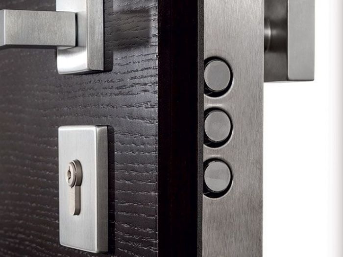 Archisio - Italia Design Di Casula Antonio - Progetto Portoni blindati per la sicurezza della tua casa con la garanzia del prestigioso marchio vighi leader nel settore degli infissi blindati