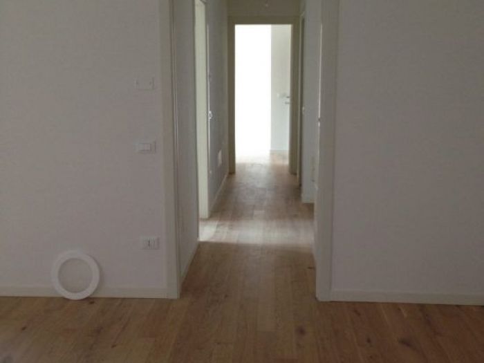 Archisio - Sofim Srl Soluzioni E Finiture Immobiliari - Progetto Sofim Srl fornisce e posa tutti i tipi di pavimenti in legno dal massello nelle varie essenze da levigare e trattare in opera ai vari tipi di prefinito